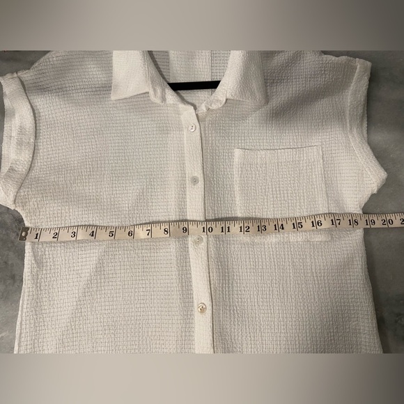 Kathy Ireland Size S Textured Gauze White Short Sleeve Pearl Button Down Shirt - Picture 9 of 13